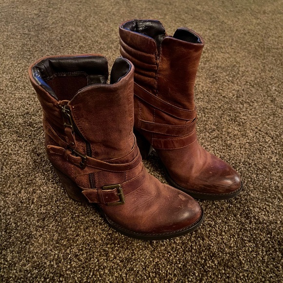 Revolve Steve Madden Raleighh tall distressed buckled heeled boots cognac - Picture 3 of 11